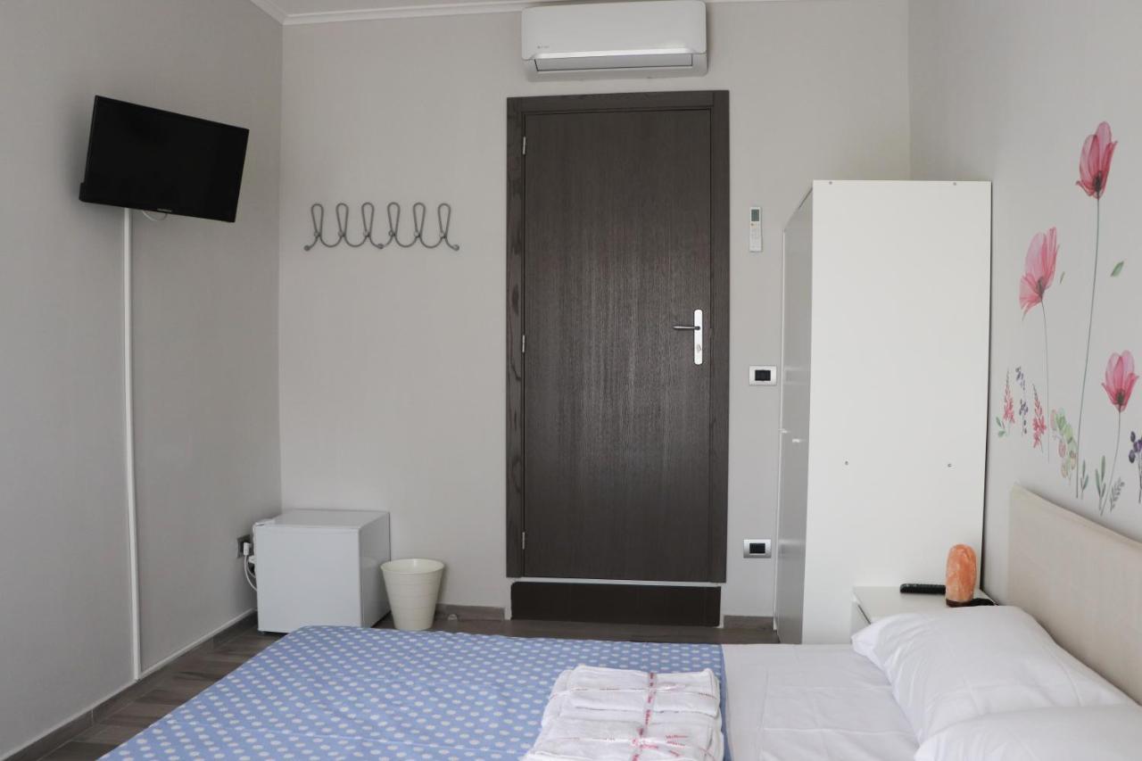 B&B Francesco Fly Napoli Bagian luar foto