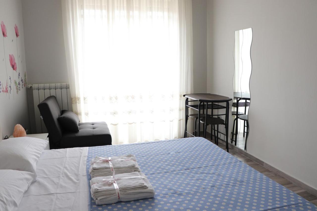 B&B Francesco Fly Napoli Bagian luar foto
