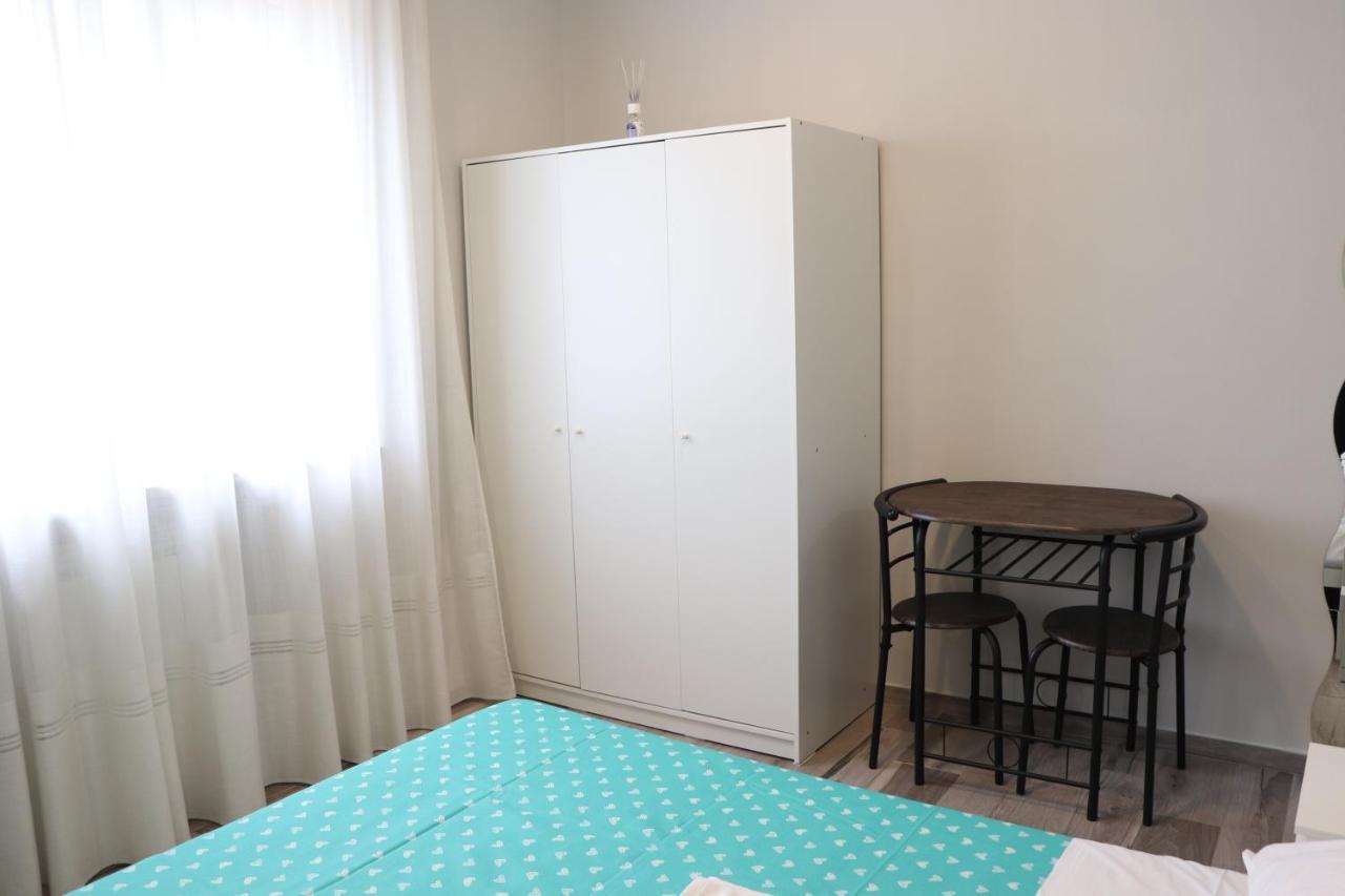 B&B Francesco Fly Napoli Bagian luar foto